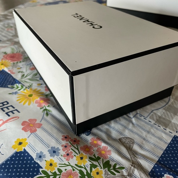 Chanel boxes. 2 different sizes. - Picture 8 of 11